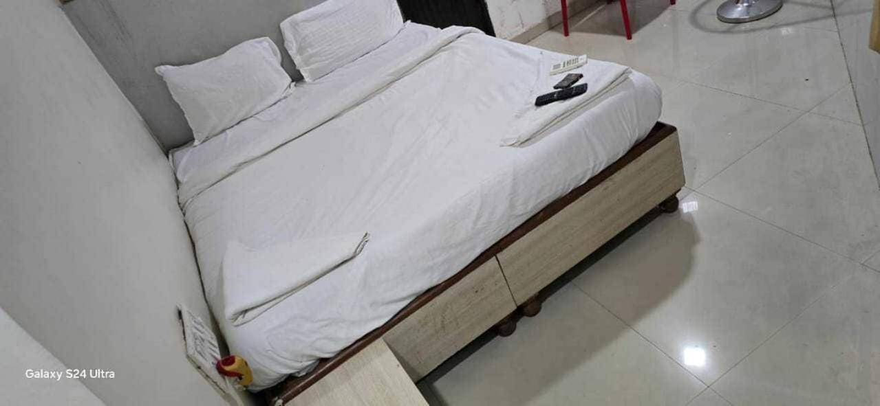 Hotel O Sargam Lodging And Boarding Ulhasnagar Exterior photo
